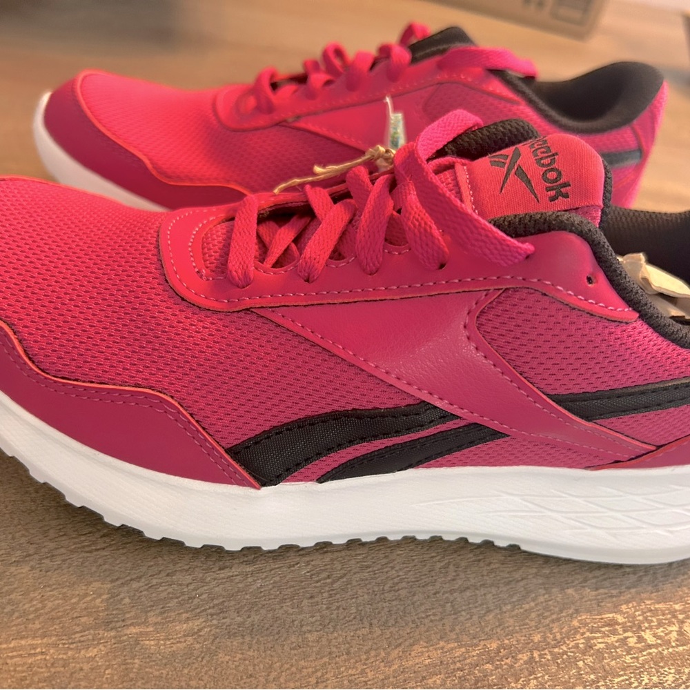 Reebok ladies girl size 7 energen lite running shoe sneaker pink fuschia